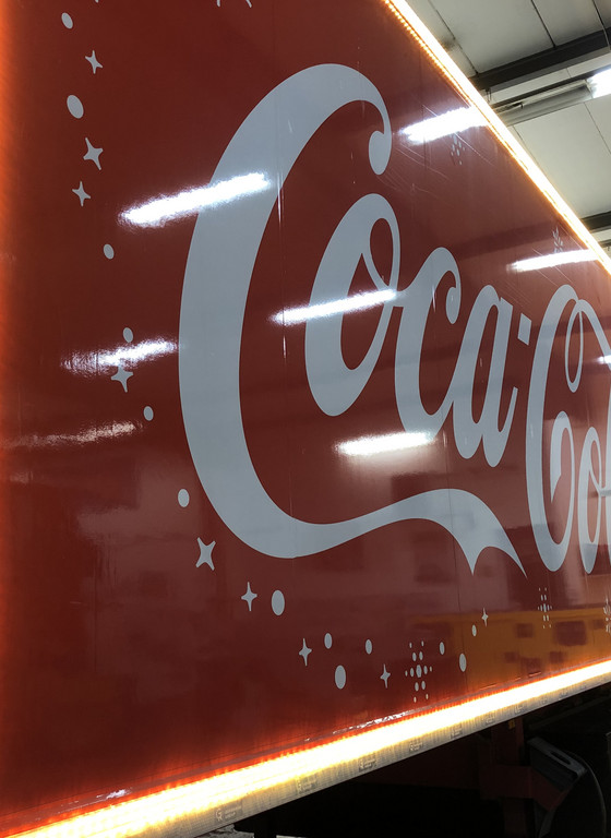 [Translate to English:] Coca Cola Christmas Trucks Vorbereitung