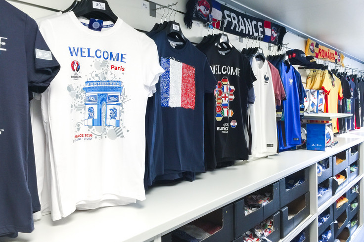 Mobile Merchandise Trailer UEFA Euro 2016 France Ausstattung Image 1