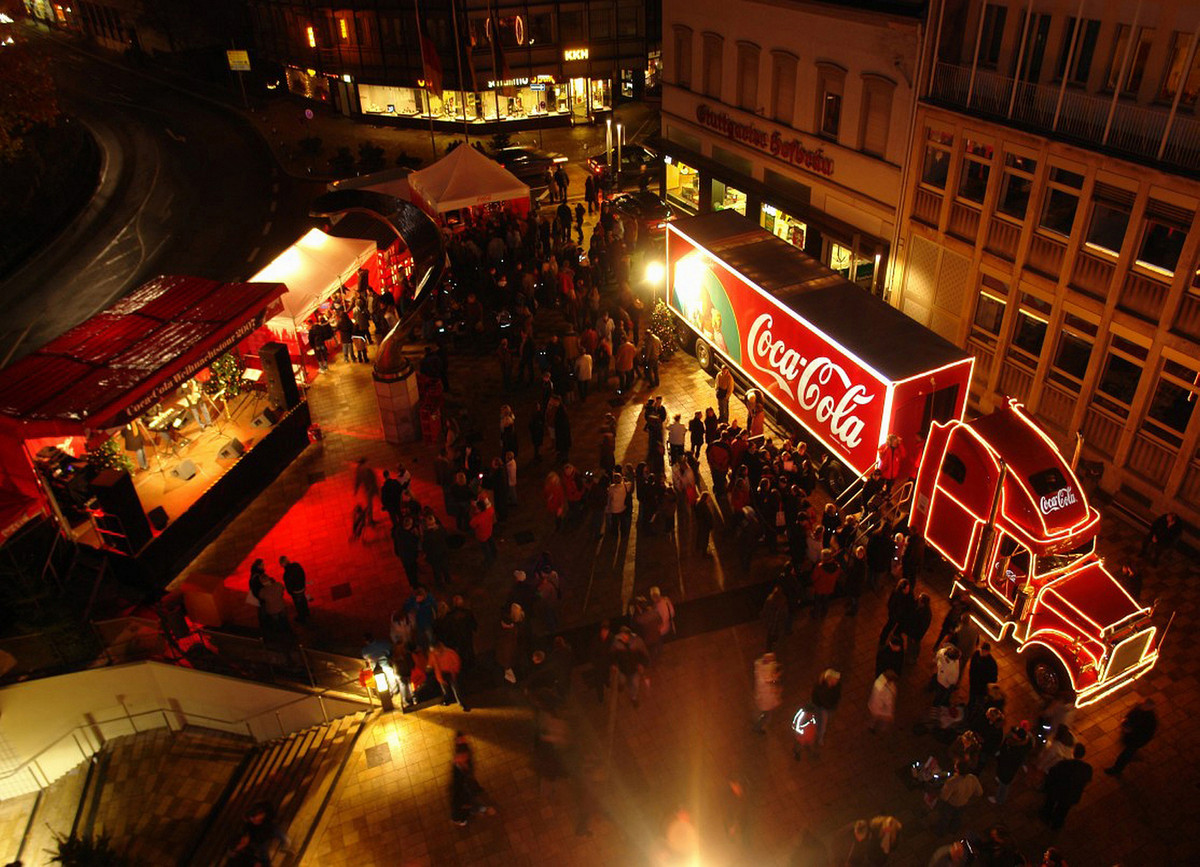Give away joy and time with the Coca-Cola Christmas truck