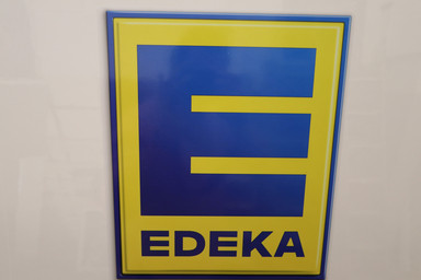 EDEKA Logo on the truck Image 10