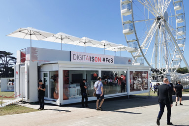 Showroom for Huawei with Ferris wheel Image 5