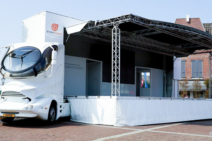 Show stage 08 with the trailer designed by Colani  Image 3