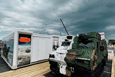 Eventtruck mieten Militär Expandable Eurosatory Roadshow Marketingtool Image 4