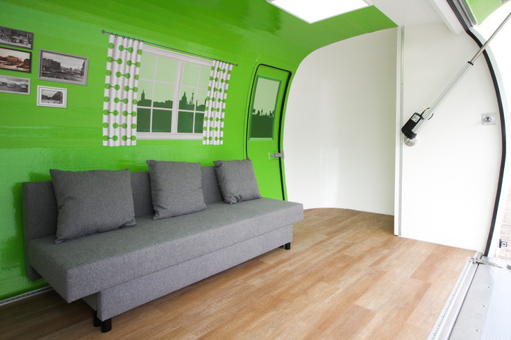 Equipped Eggstreamer with a little Sofa and a green coverage Image 1