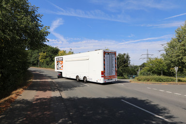 Backside of the driving expert showtruck Image 5