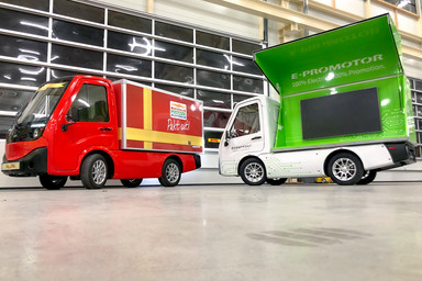Promotion vehicle Red and green Image 1