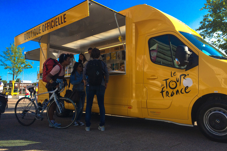 Blue sky and yellow InfoWheels for Le tour de france Image 3
