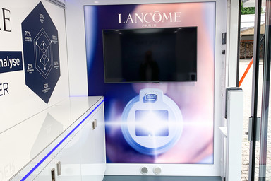 [Translate to English:] L'Oréal training tour for the Lancôme Youth Finder Skin Analysis Tool  Image 7