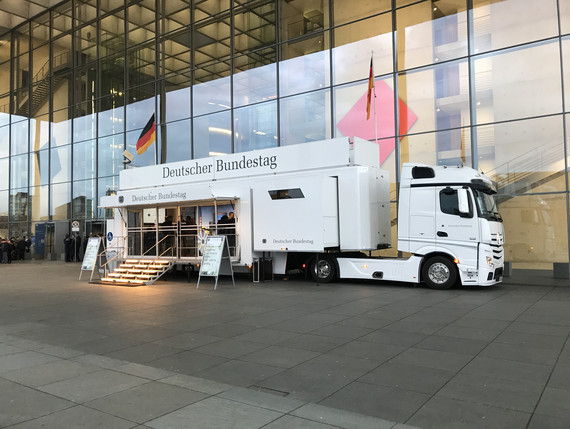 "Infomobil" of the German Bundestag comes from Bielefeld