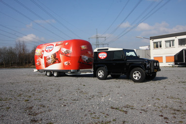 Dr. Oetker on tour with a promotion vehicle Image 1
