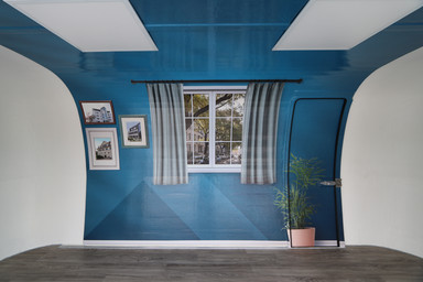 Blue white interior of the Heimkehr Hanover Roadshow Image 8