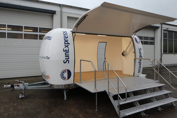Showtruck for SunExpress with our EggStreamerStage L