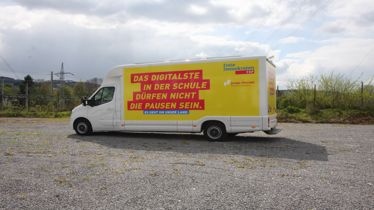 FDP Wahlkampagne auf Tour mit Rainbow Infowheel