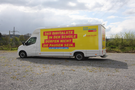 FDP Wahlkampagne auf Tour mit Rainbow Infowheel