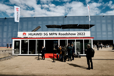 [Translate to English:] Roadshow Huawei 2022 MobileShowRoom Image 2