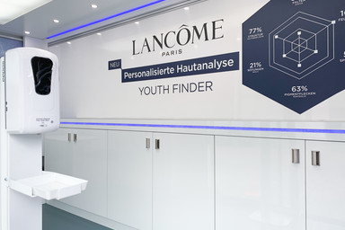 [Translate to English:] L'Oréal training tour for the Lancôme Youth Finder Skin Analysis Tool  Image 5