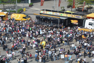 Crowd in front of the toggo truck 2016 Image 2