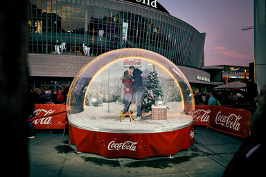 Coca Cola snow globe Image 24
