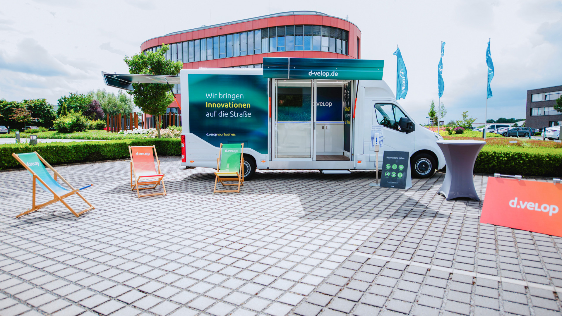 InfoWheels for dvelop in summer with sun chairs